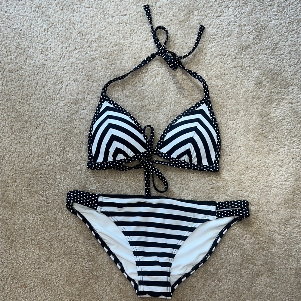 California Waves Black and White Striped Bikini small top w/ medium bottoms